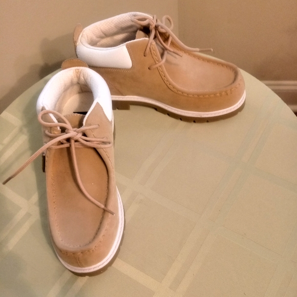 Lugz Boys Boots size 4 - Picture 3 of 8